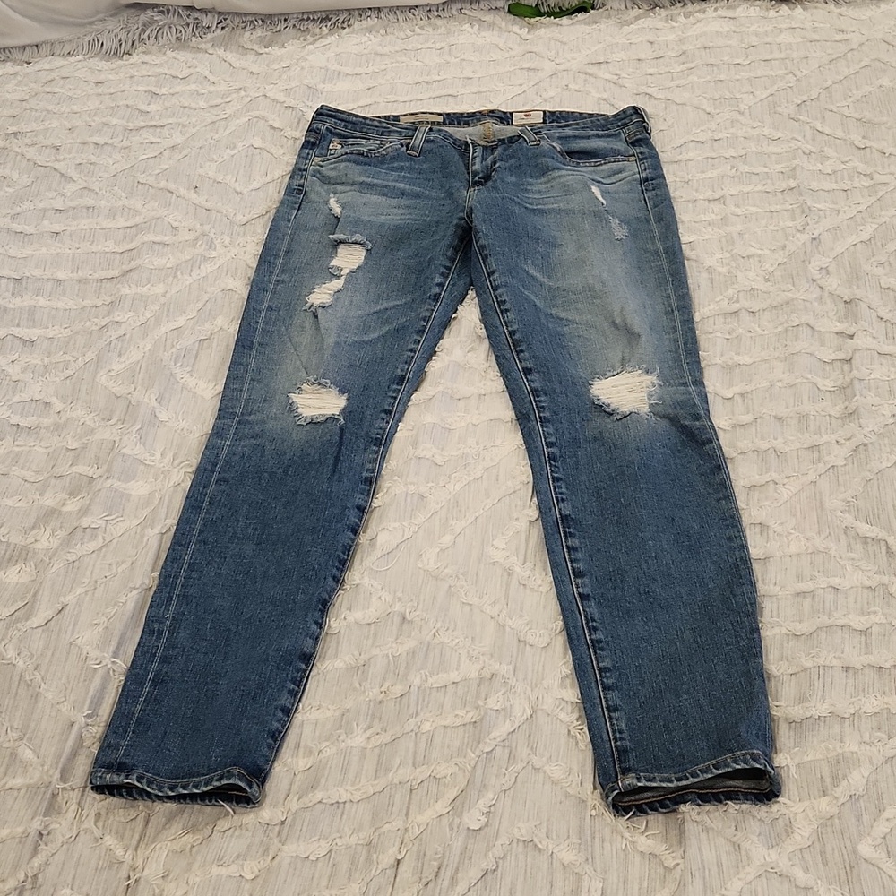 Medium wash, distressed AG "the stilt" cigarette skinny jeans size 28!